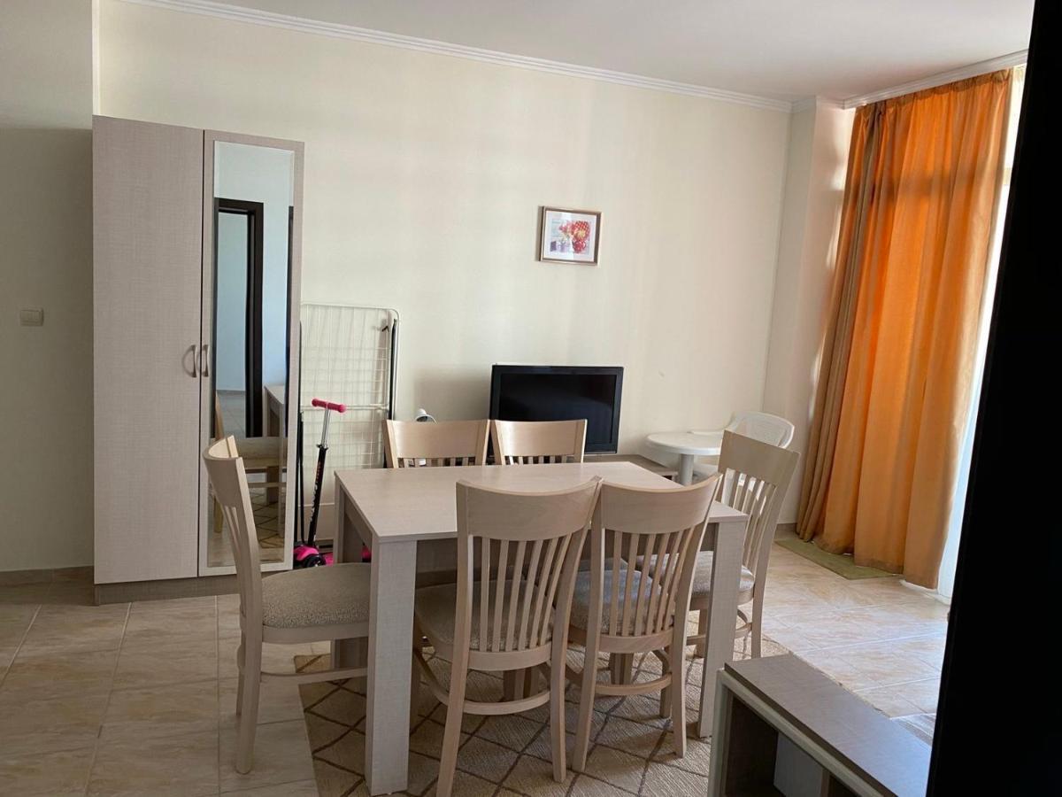 אלניטה Andalusia Apartments מראה חיצוני תמונה