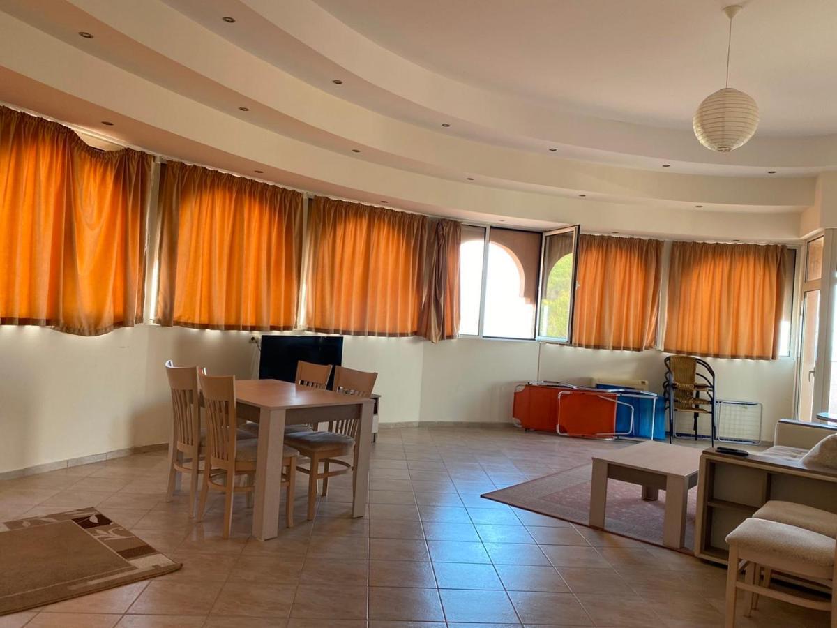 אלניטה Andalusia Apartments מראה חיצוני תמונה
