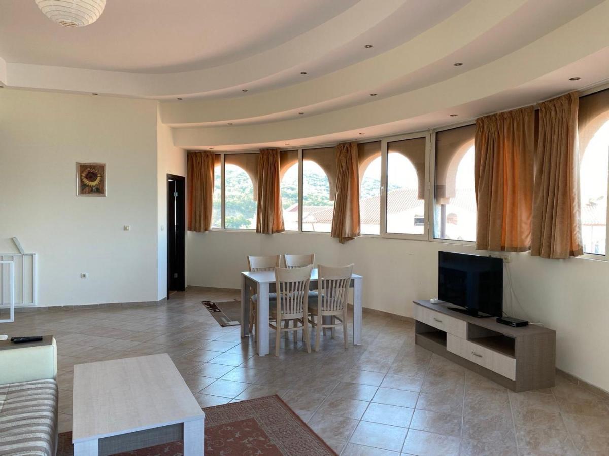 אלניטה Andalusia Apartments מראה חיצוני תמונה