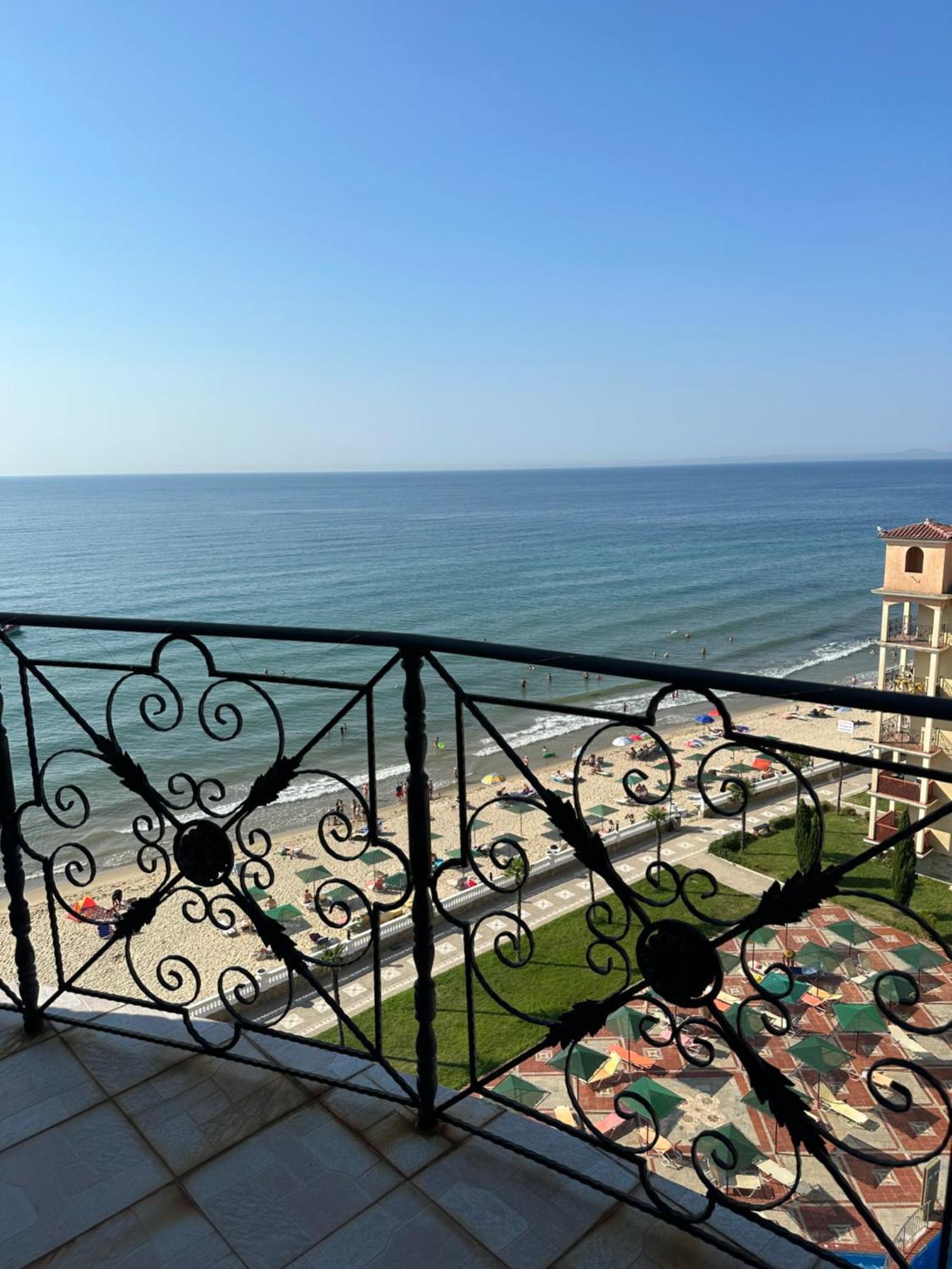 אלניטה Andalusia Apartments מראה חיצוני תמונה