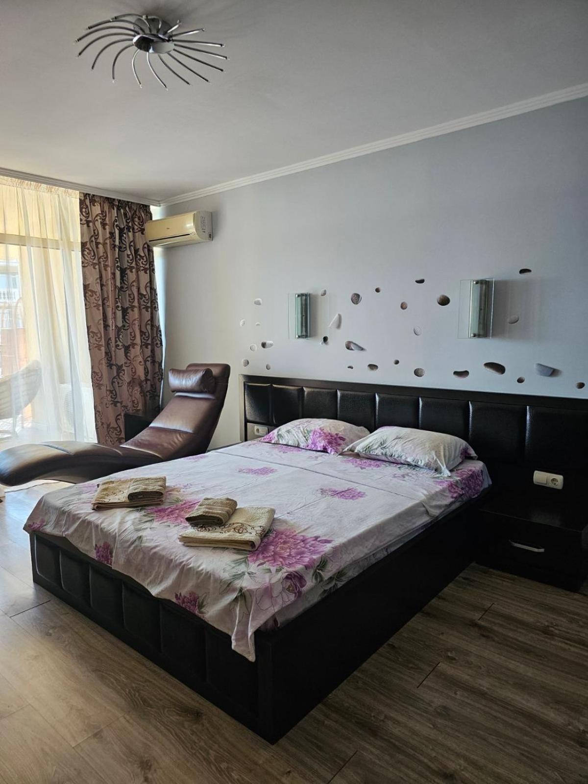 אלניטה Andalusia Apartments מראה חיצוני תמונה