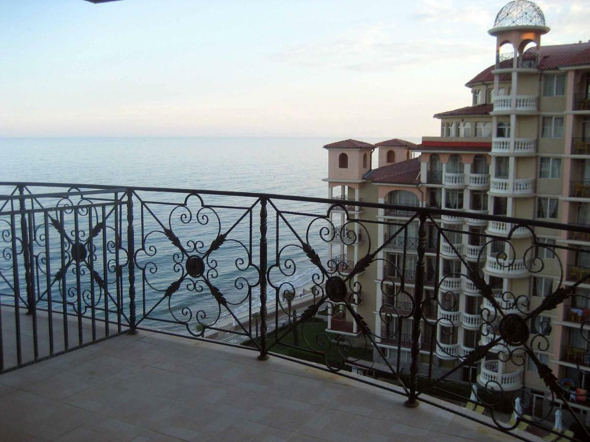 אלניטה Andalusia Apartments מראה חיצוני תמונה
