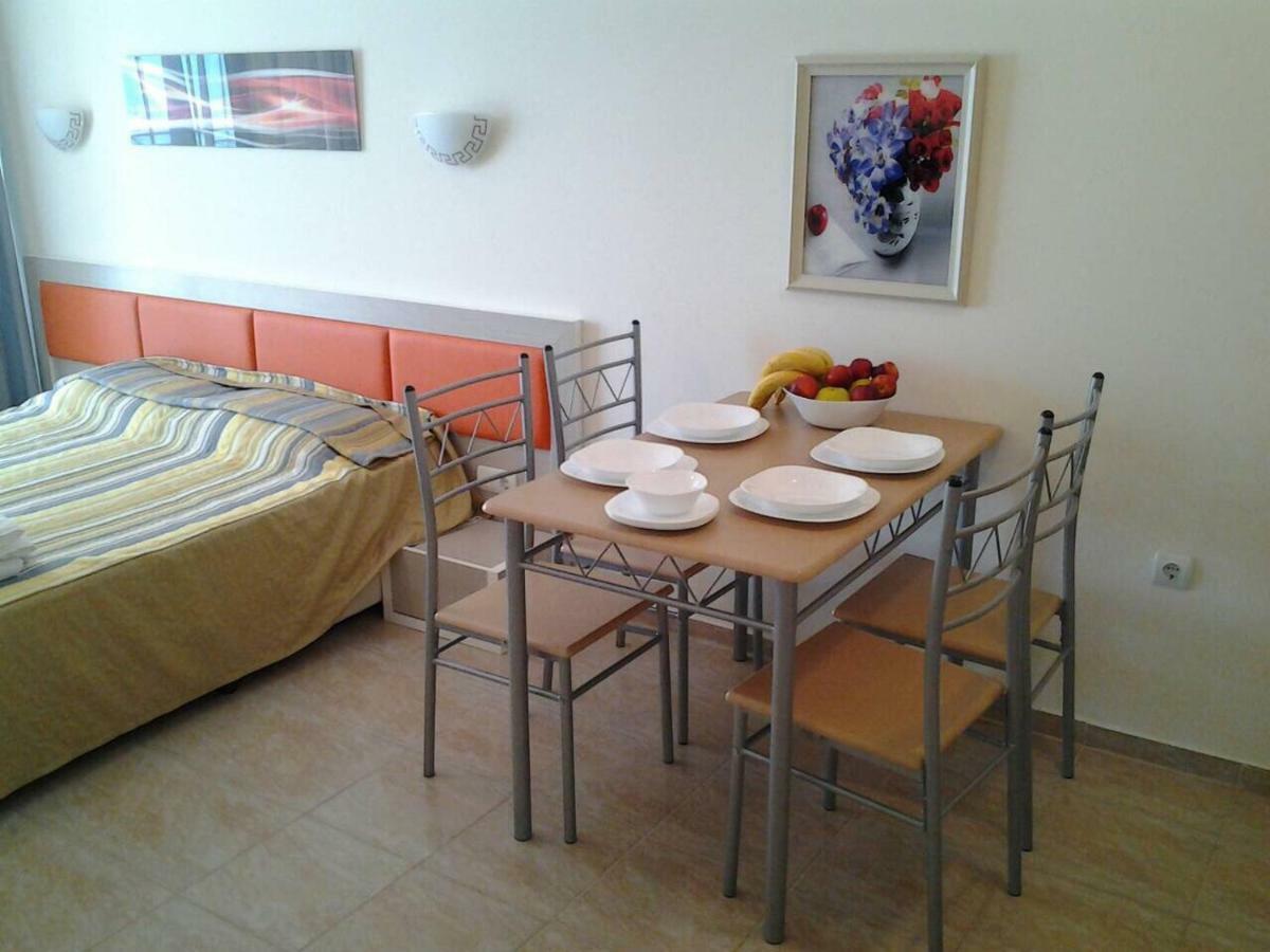 אלניטה Andalusia Apartments מראה חיצוני תמונה