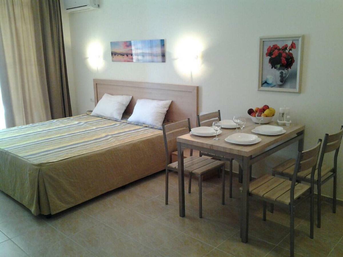 אלניטה Andalusia Apartments מראה חיצוני תמונה
